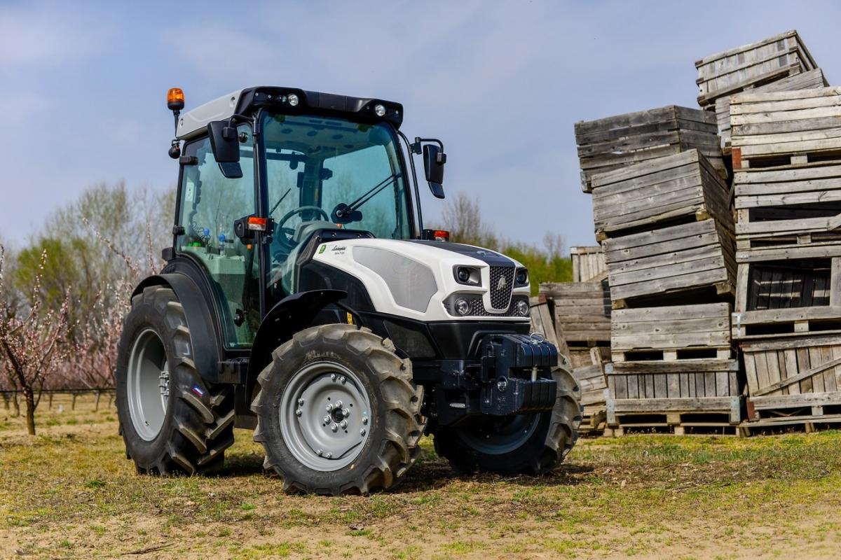 Új Lamborghini Spire F 105 kertészeti traktor.